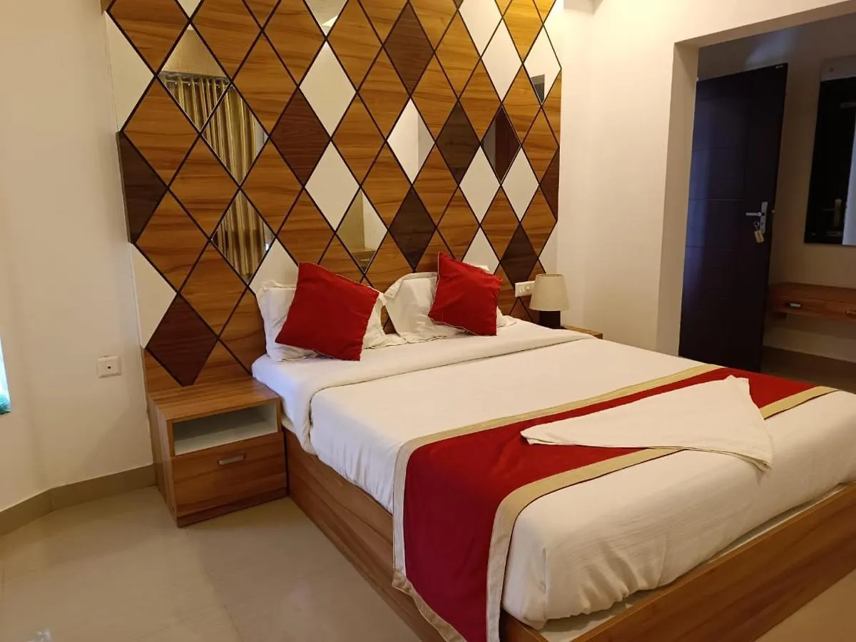 Sapphire Mansion Pool Villa Vagamon Bed & Breakfast